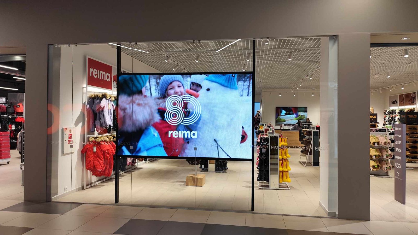 Benu pharmacy · PC Ozas — P2.5 LED